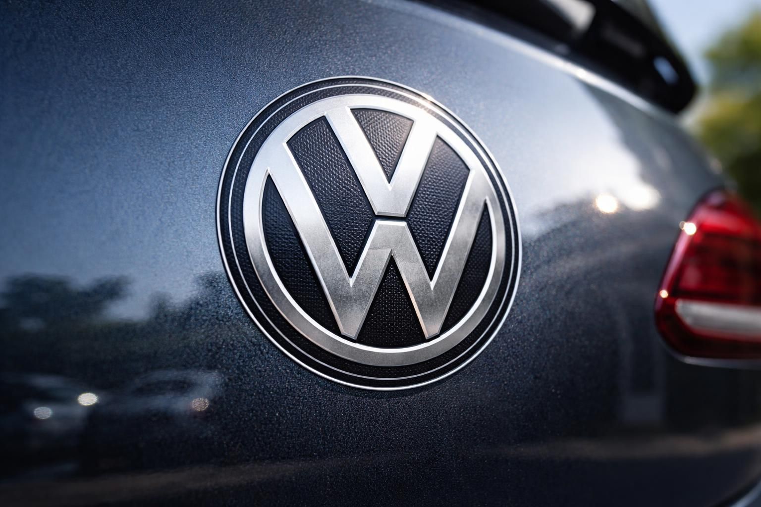 découvrez comment reconnaître un véritable autocollant volkswagen d'origine grâce à nos conseils pratiques et astuces pour éviter les contrefaçons.